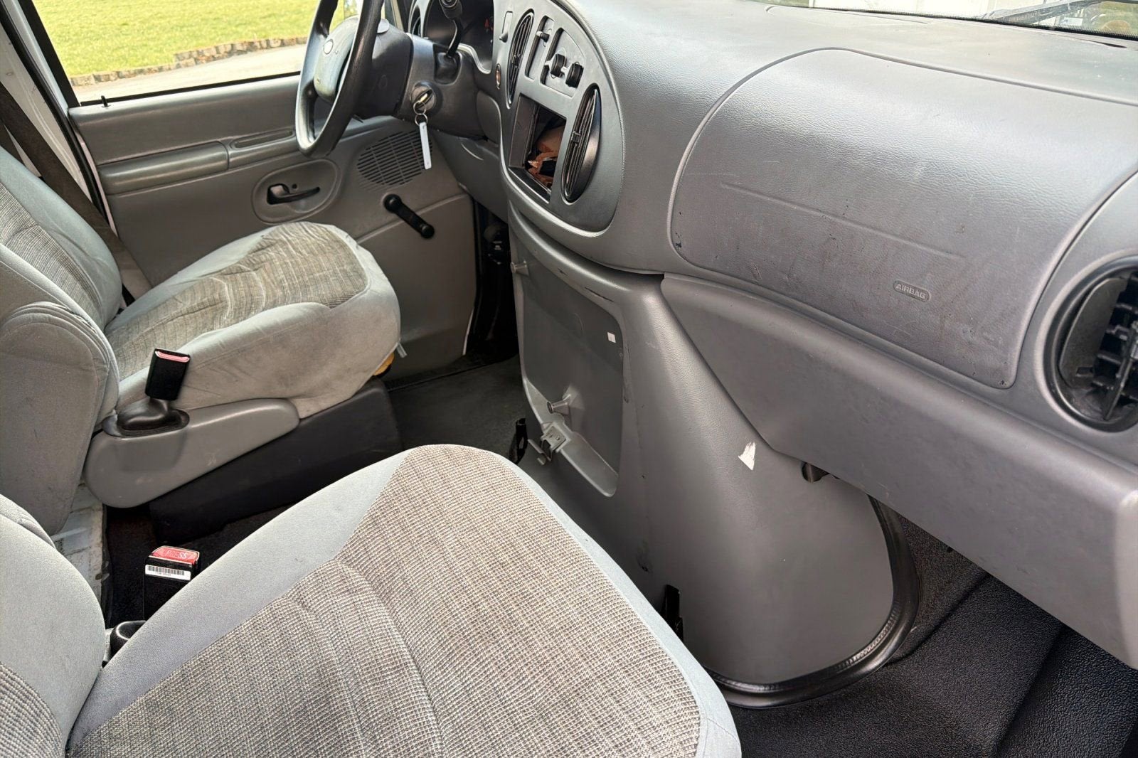 2004 Ford Econoline Cargo Van VAN E-150