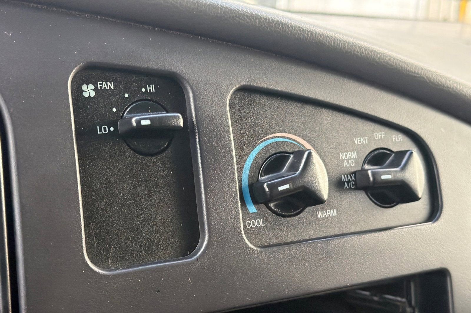 2004 Ford Econoline Cargo Van VAN E-150