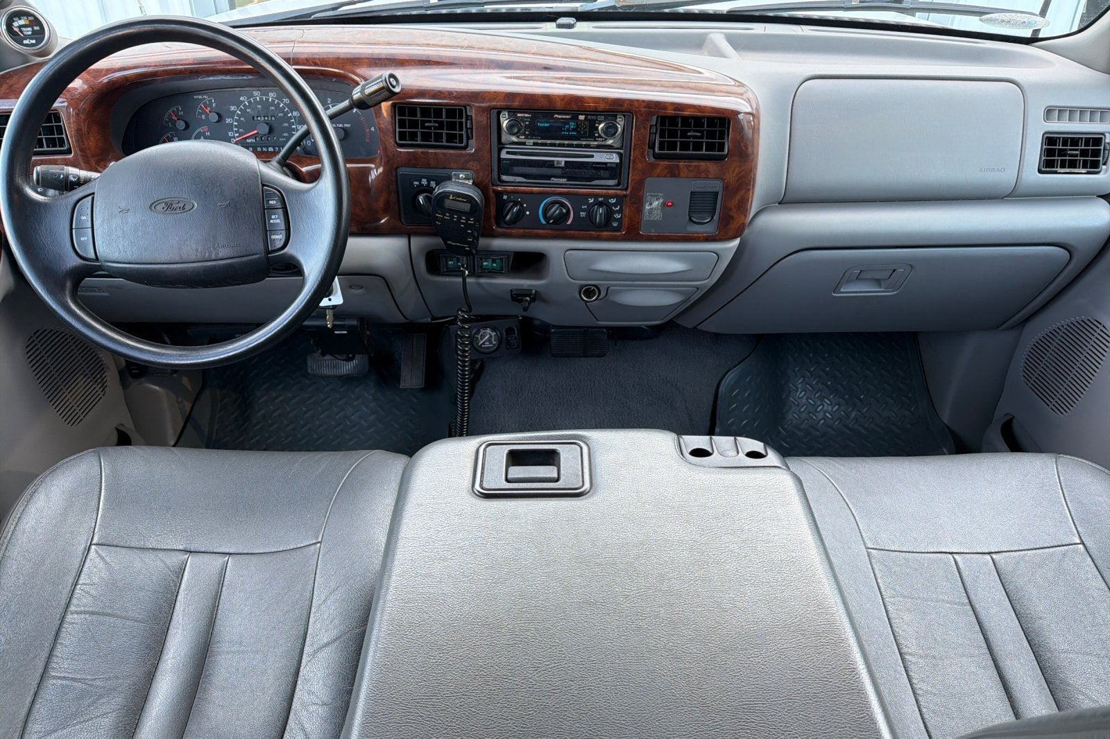2000 Ford Super Duty F-350 SRW XL