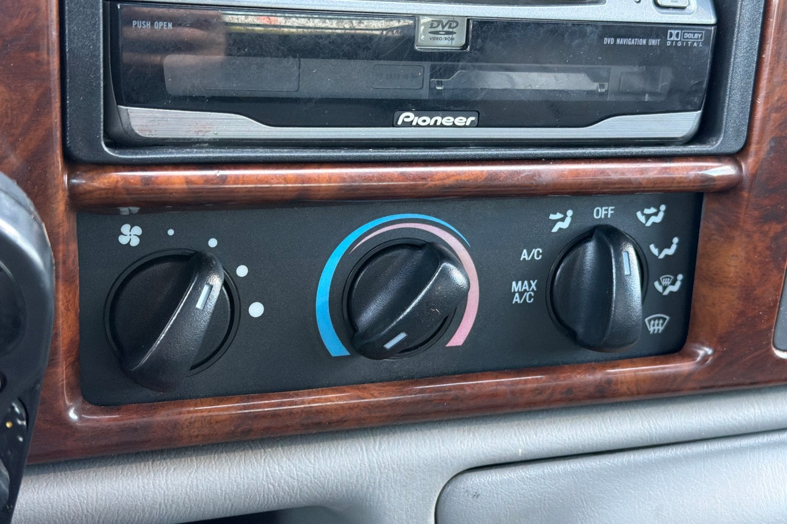 2000 Ford Super Duty F-350 SRW XL