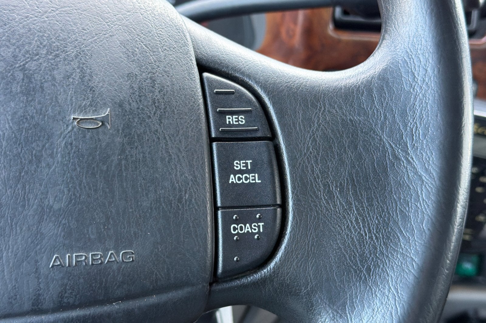 2000 Ford Super Duty F-350 SRW XL
