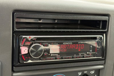 2004 Ford Super Duty F-350 SRW XL