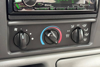 2004 Ford Super Duty F-350 SRW XL