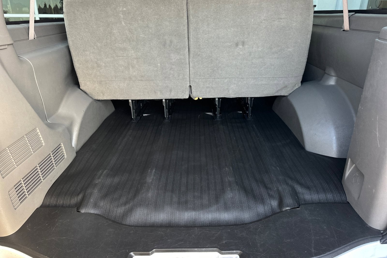 2023 Chevrolet Express Passenger 3500 1LS