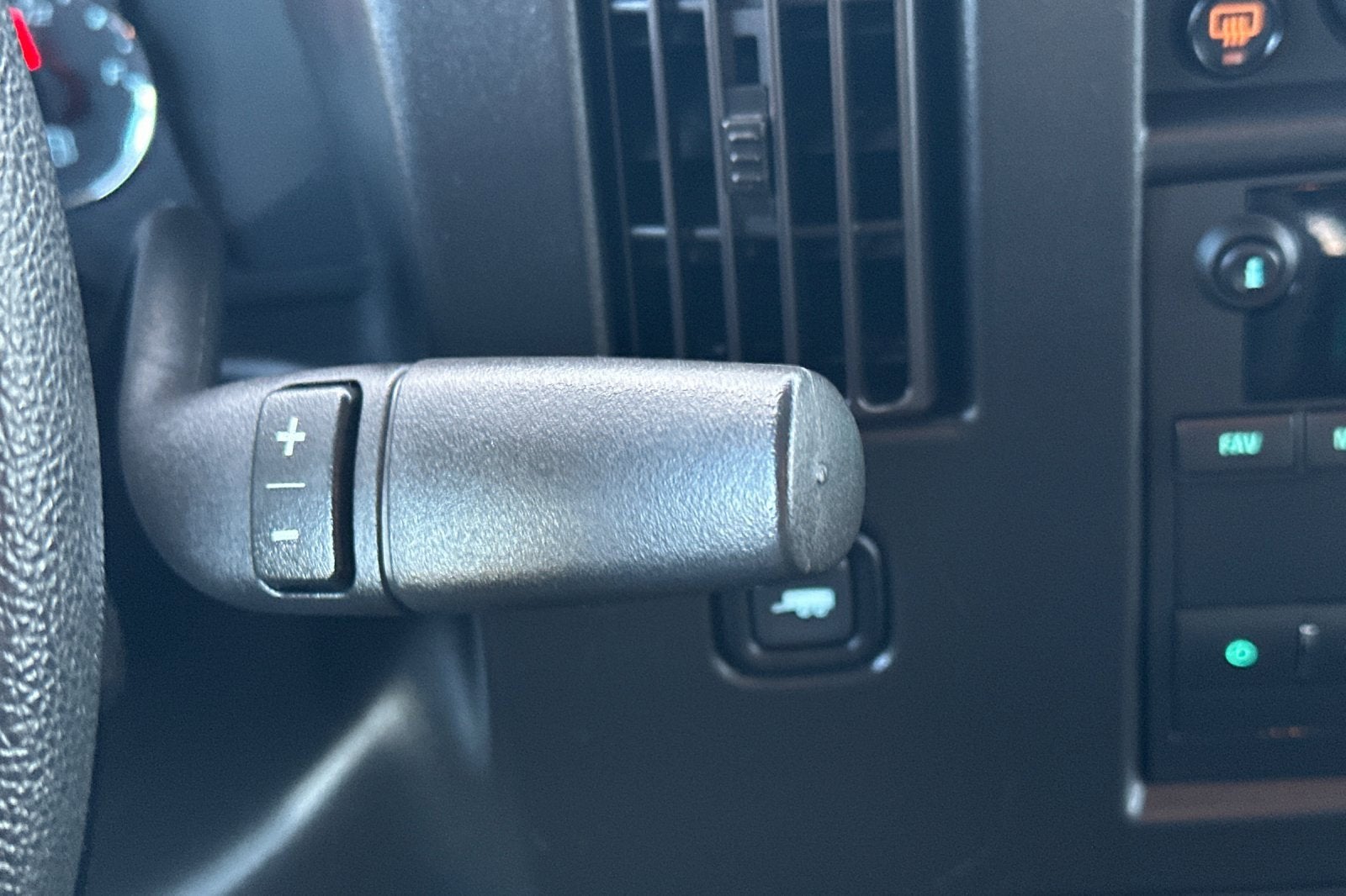 2023 Chevrolet Express Passenger 3500 1LS