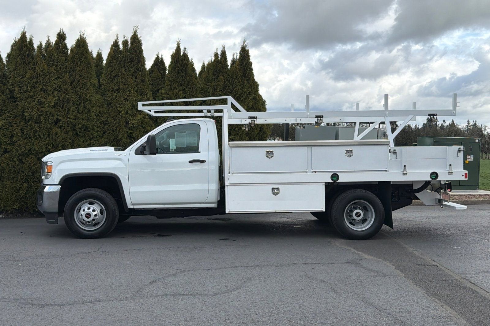 2018 GMC Sierra 3500 HD Chassis Cab REG CAB 4WD 162"