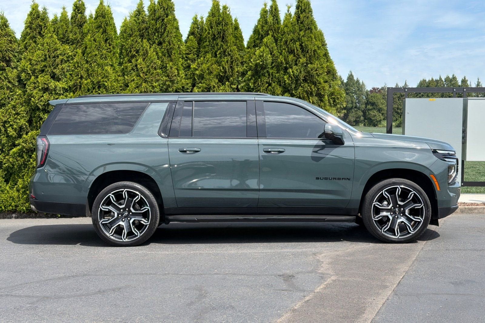 2025 Chevrolet Suburban RST