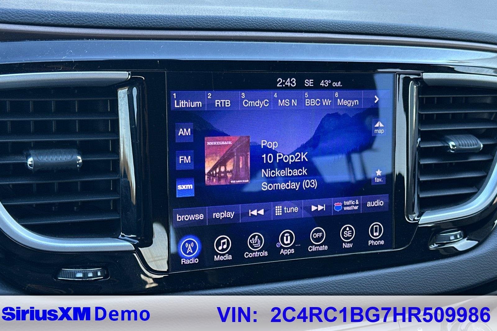 2017 Chrysler Pacifica Touring-L