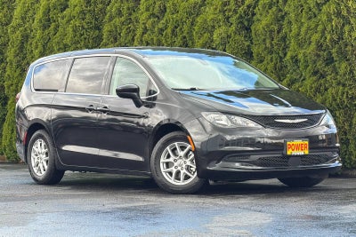2022 Chrysler Voyager LX