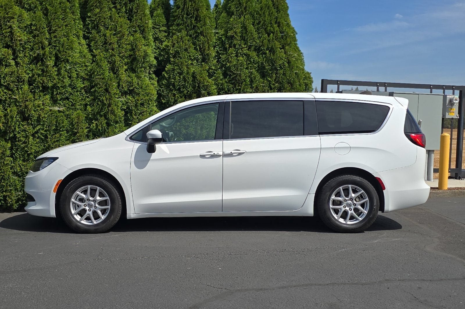 2023 Chrysler Voyager LX