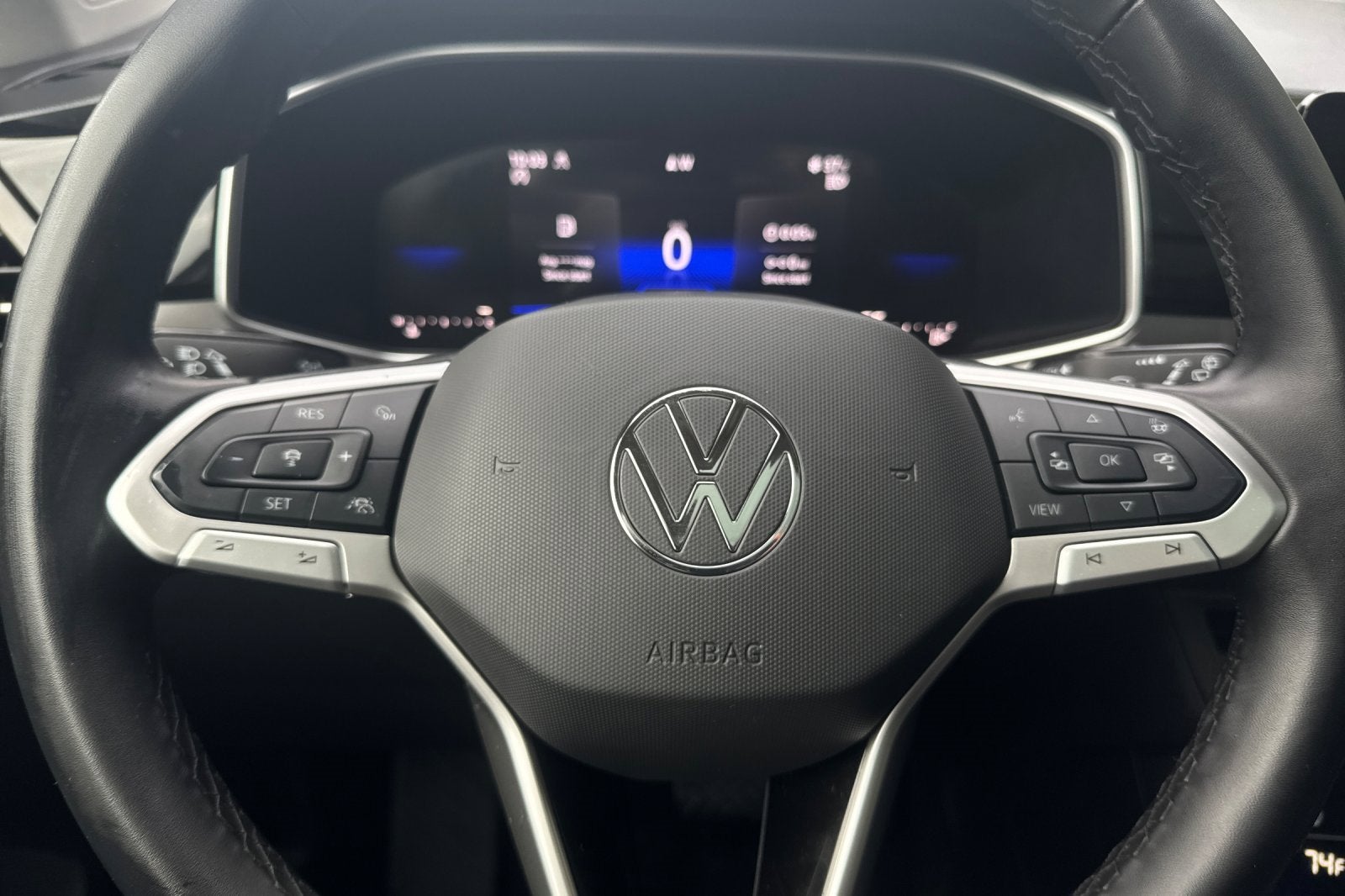 2025 Volkswagen Taos SE Black