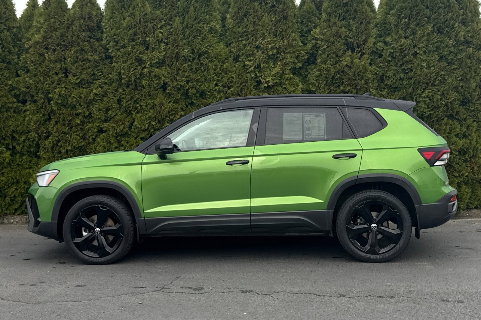 2025 Volkswagen Taos SE Black