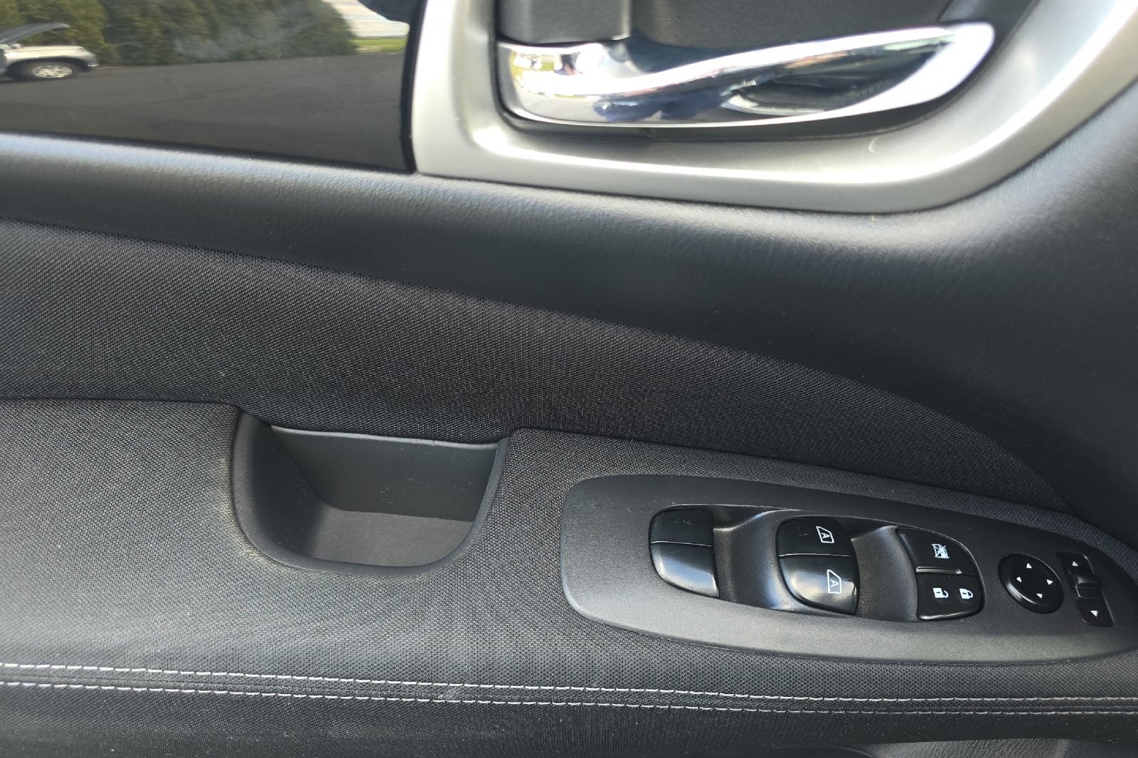 2017 Nissan Pathfinder SV