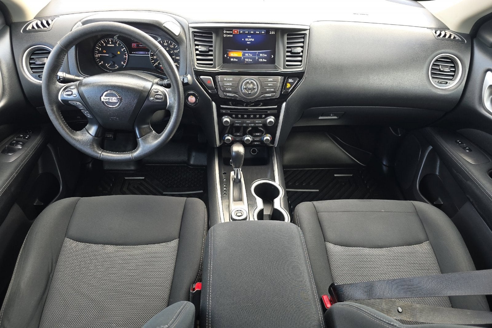 2017 Nissan Pathfinder SV