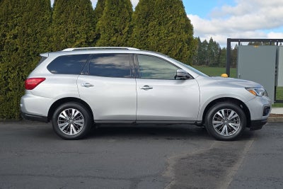 2017 Nissan Pathfinder SV