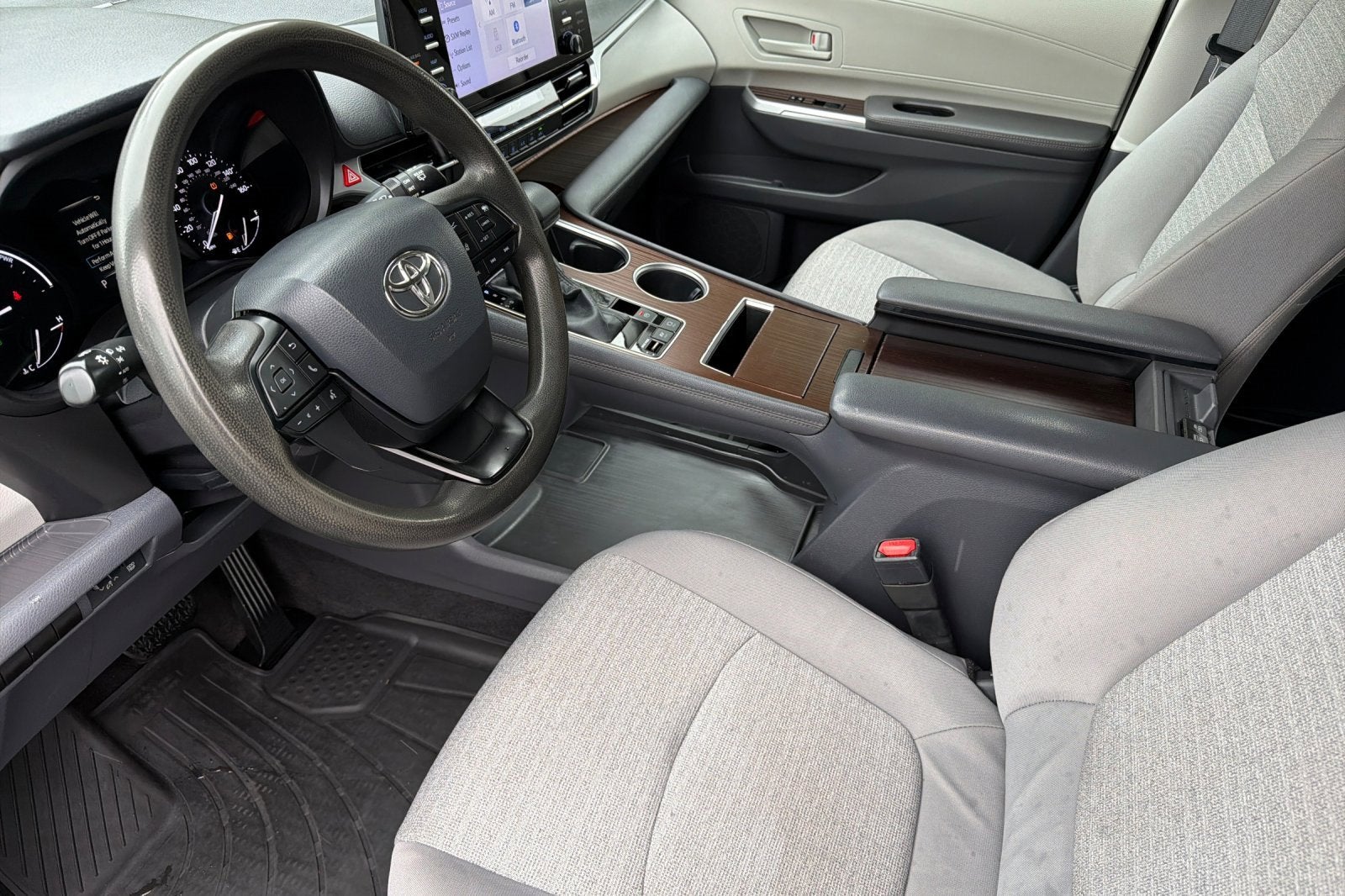 2022 Toyota Sienna LE