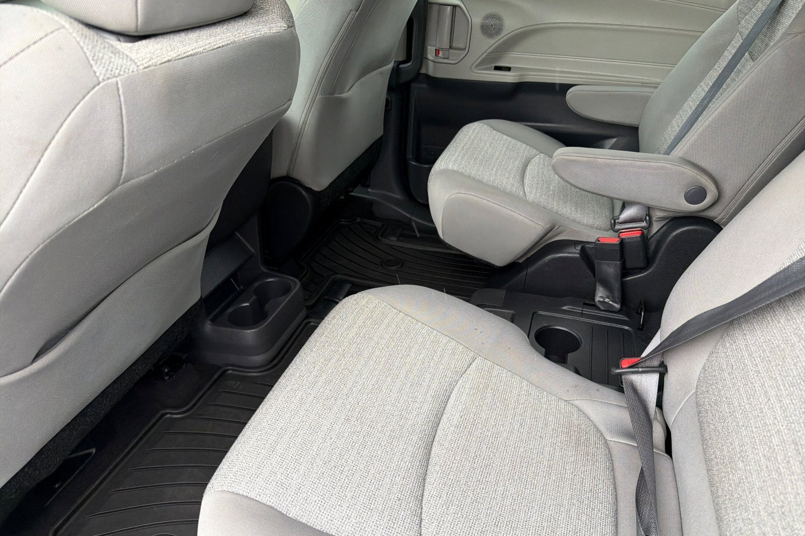 2022 Toyota Sienna LE