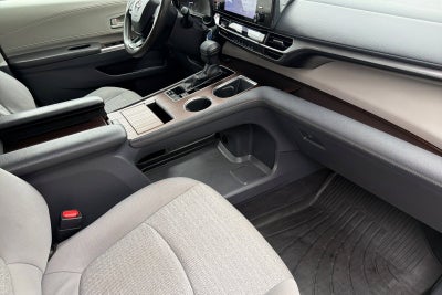 2022 Toyota Sienna LE