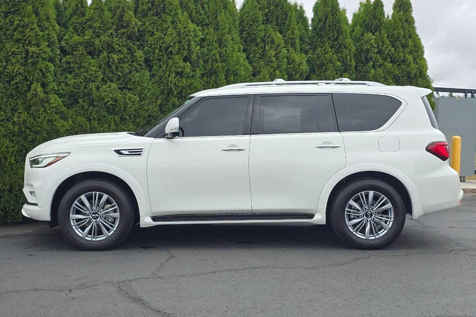 2022 INFINITI QX80 LUXE