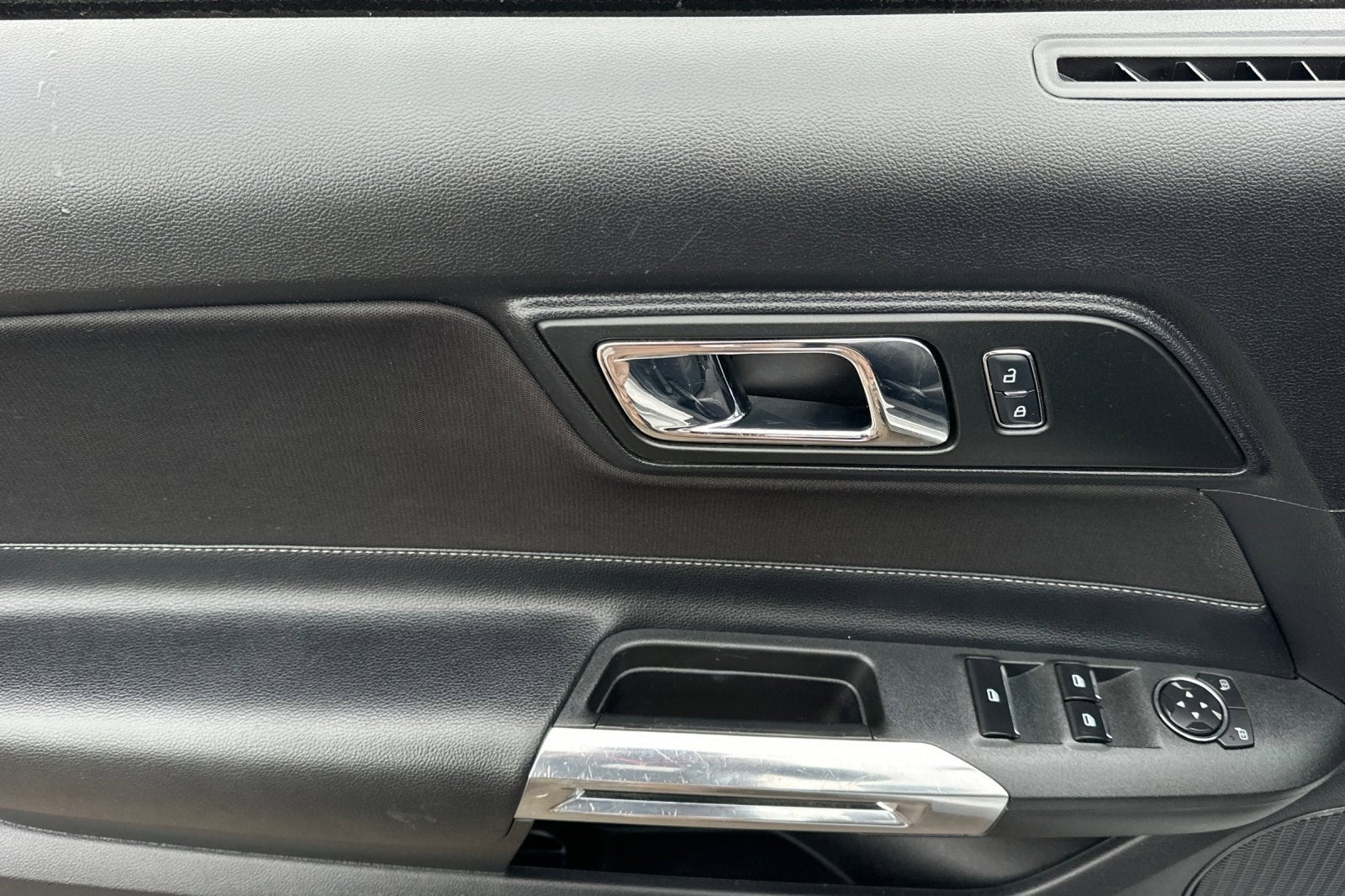 2017 Ford Mustang V6