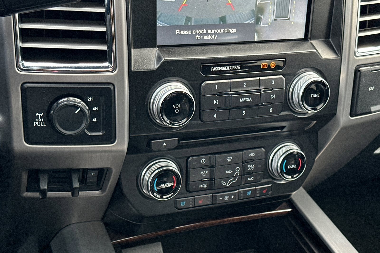 2017 Ford Super Duty F-250 SRW Lariat