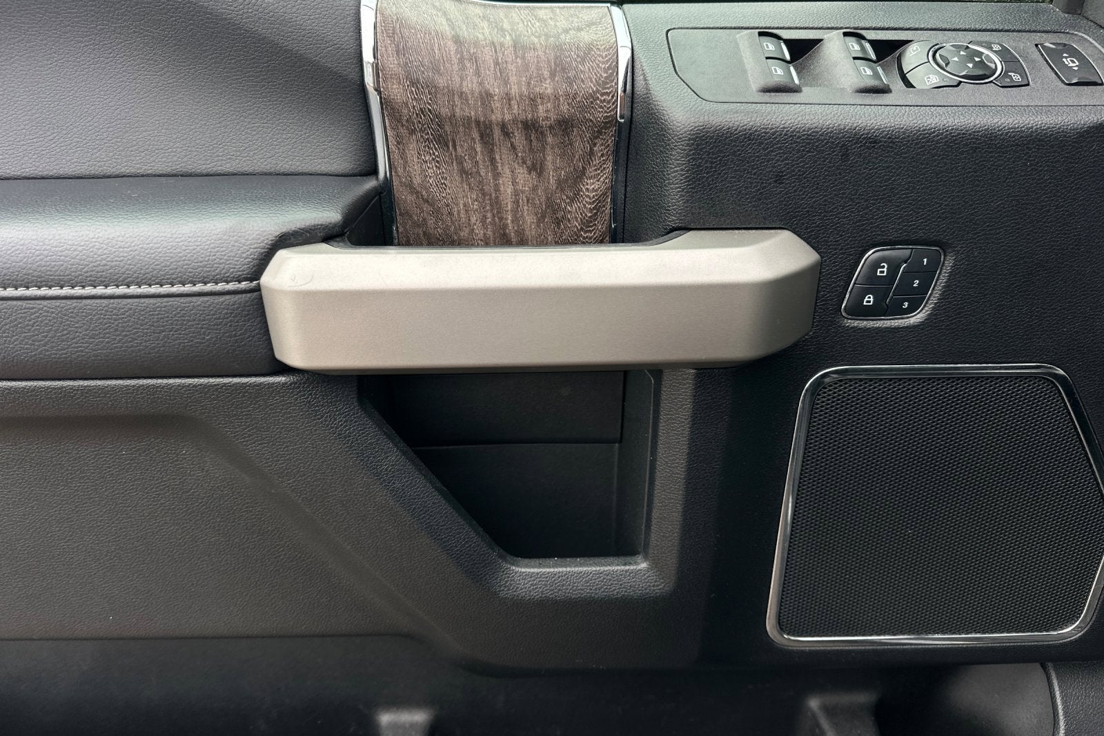 2017 Ford Super Duty F-350 SRW Platinum