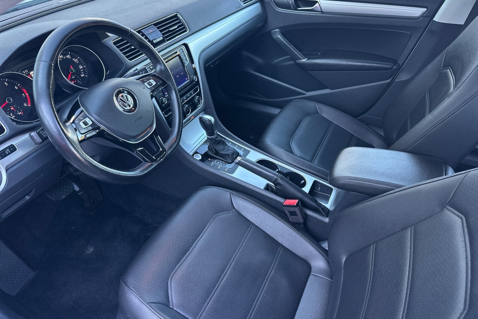 2019 Volkswagen Passat 2.0T Wolfsburg Edition
