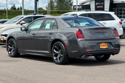 2022 Chrysler 300 Touring L