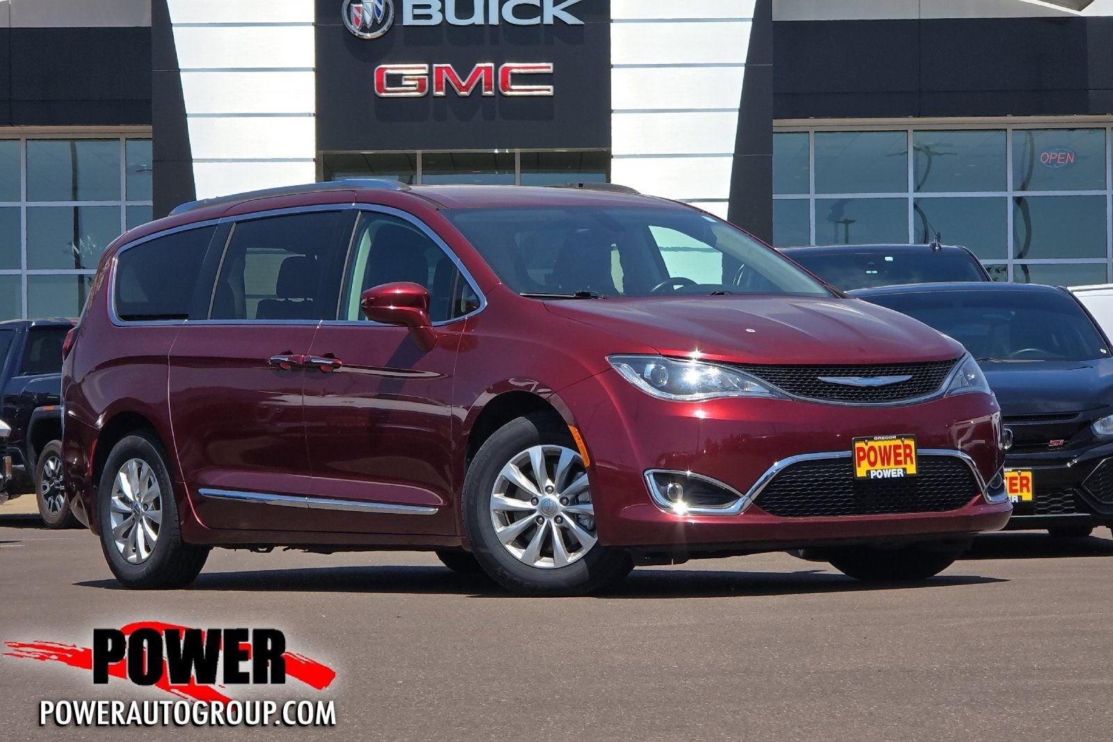 2018 Chrysler Pacifica Touring L's photo