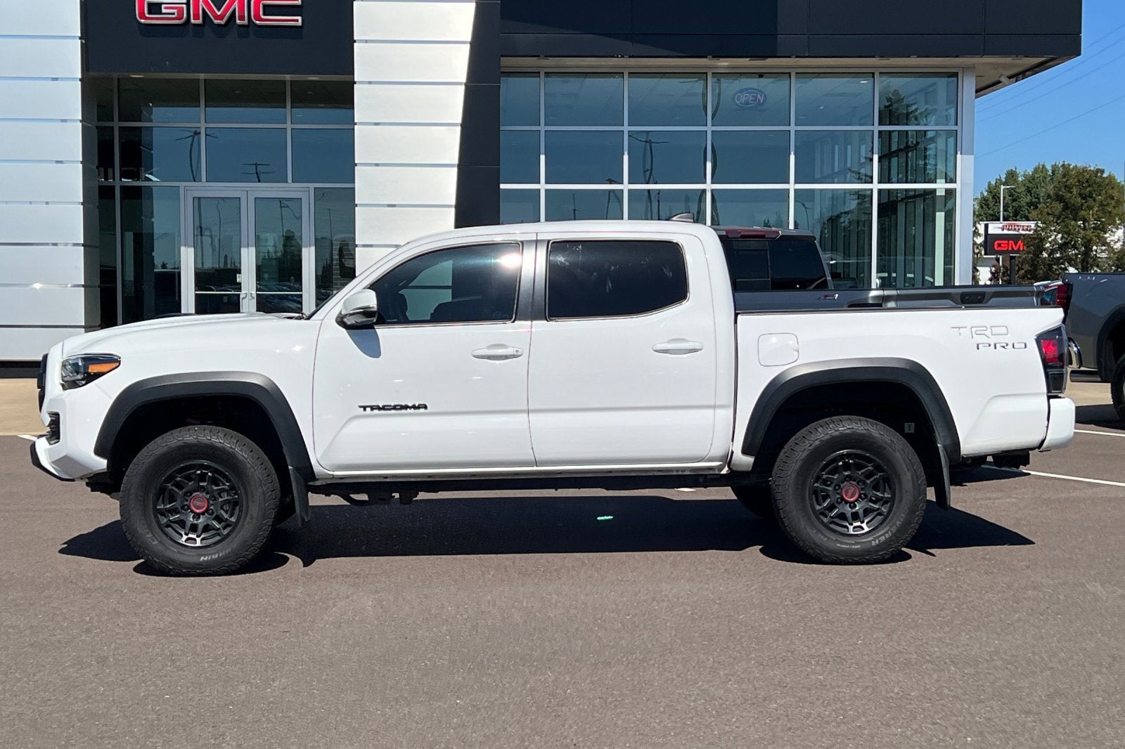 2022 Toyota Tacoma 4WD SR