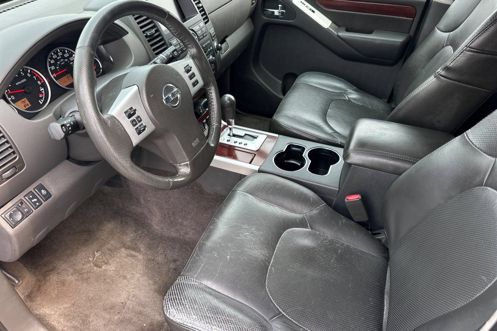 2011 Nissan Pathfinder LE