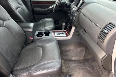 2011 Nissan Pathfinder LE