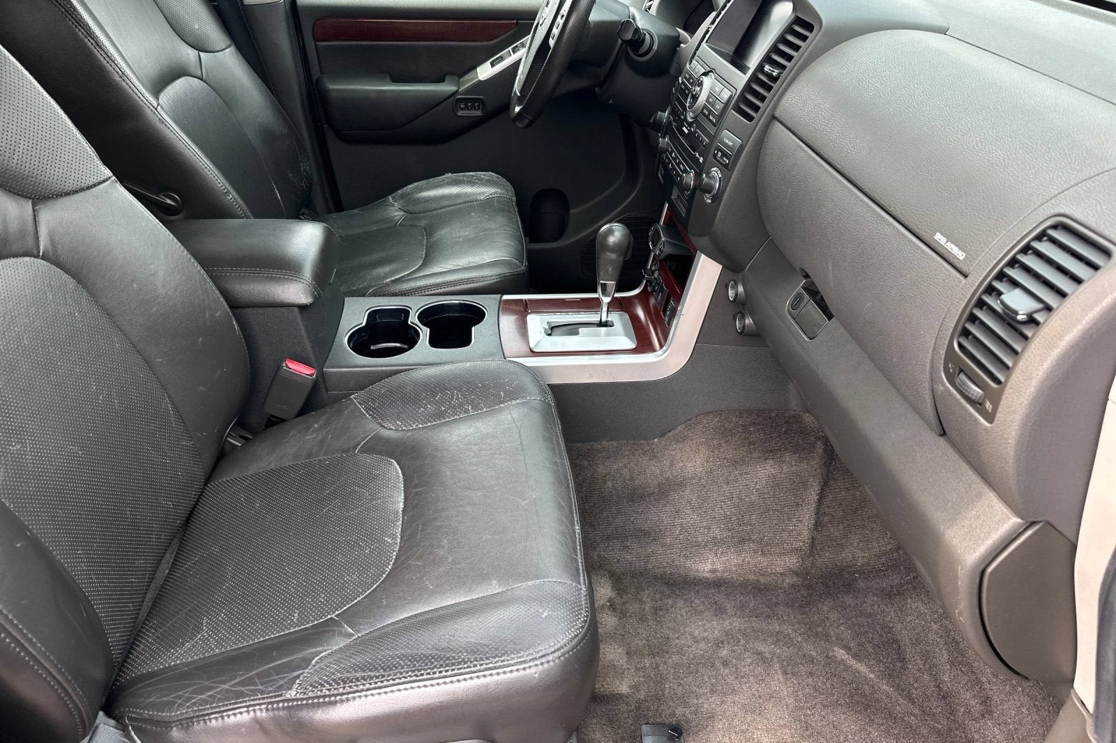 2011 Nissan Pathfinder LE