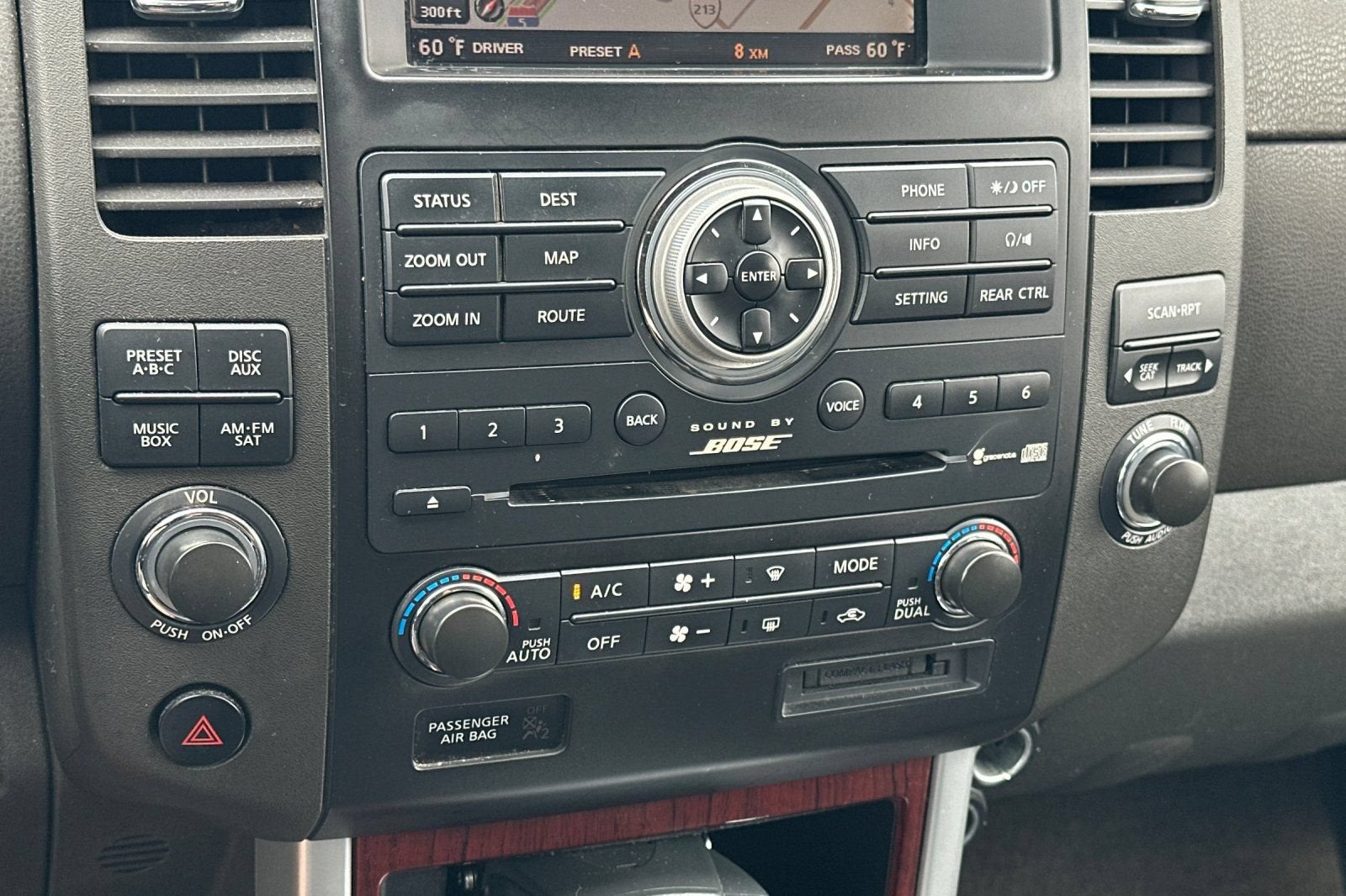 2011 Nissan Pathfinder LE