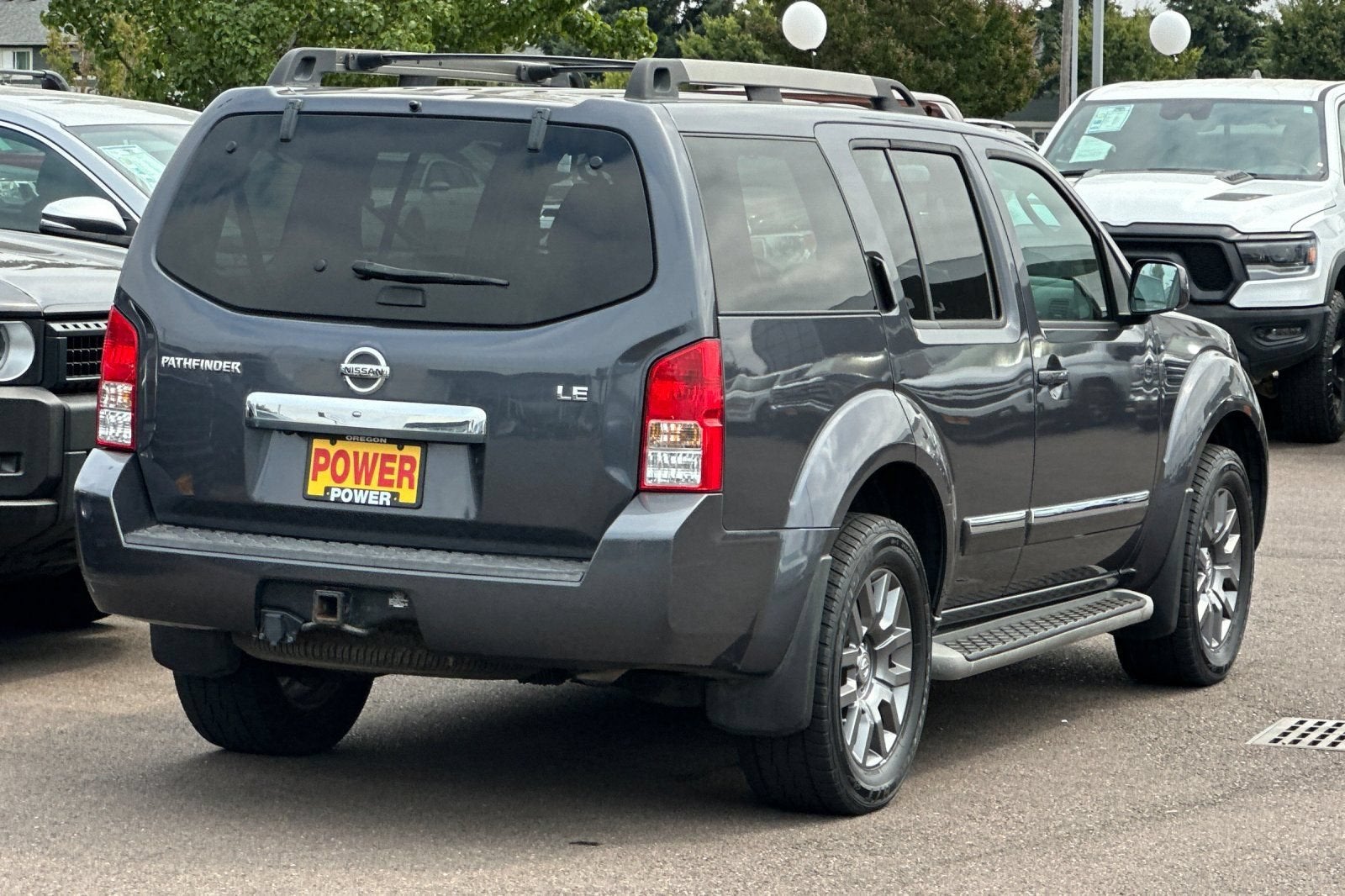 2011 Nissan Pathfinder LE