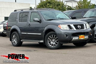 2011 Nissan Pathfinder LE