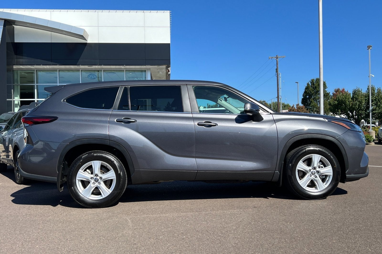 2024 Toyota Highlander LE