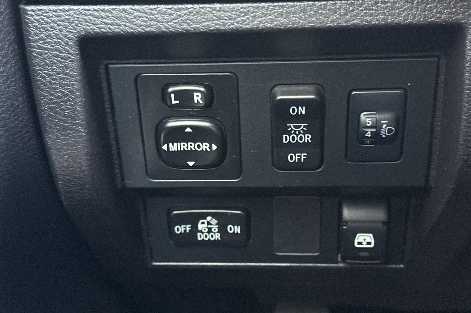 2014 Toyota Tundra 4WD Truck SR5