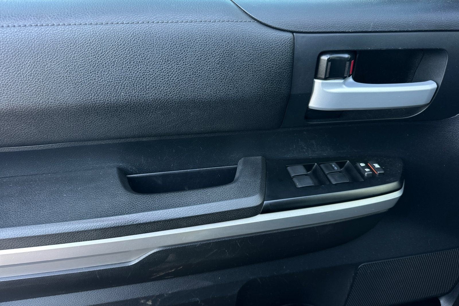 2014 Toyota Tundra 4WD Truck SR5