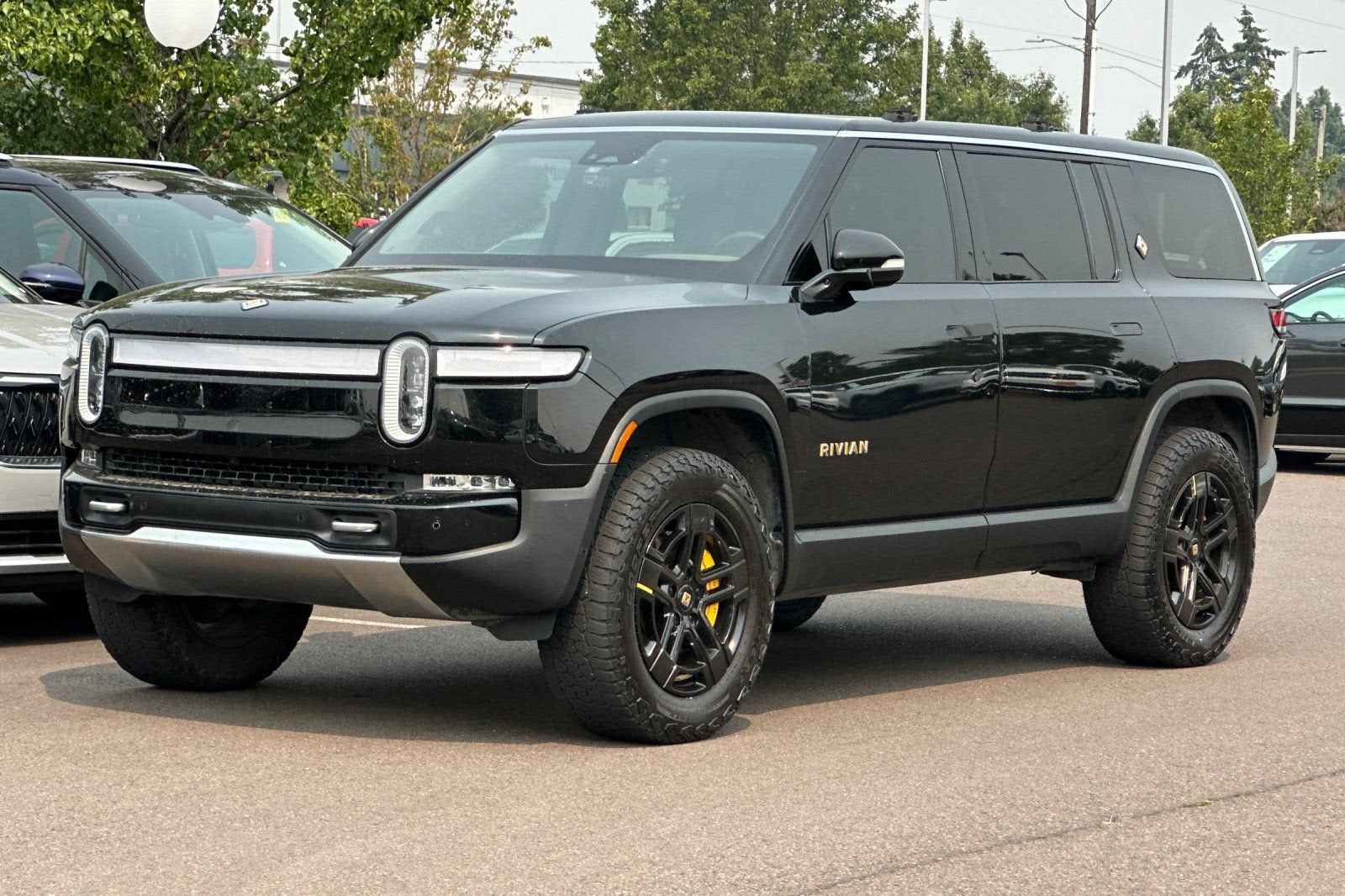 2023 RIVIAN R1S Adventure