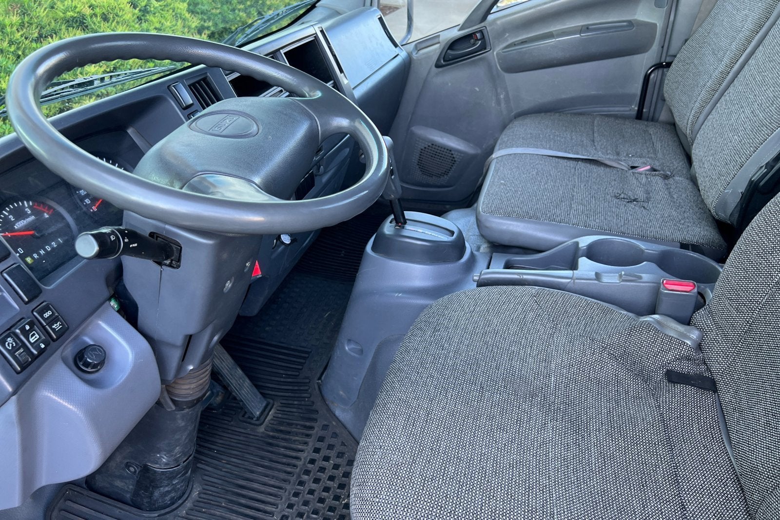 2009 Isuzu NPR HD DSL REG MT/NPR HD WHITE CAB IBT PWL