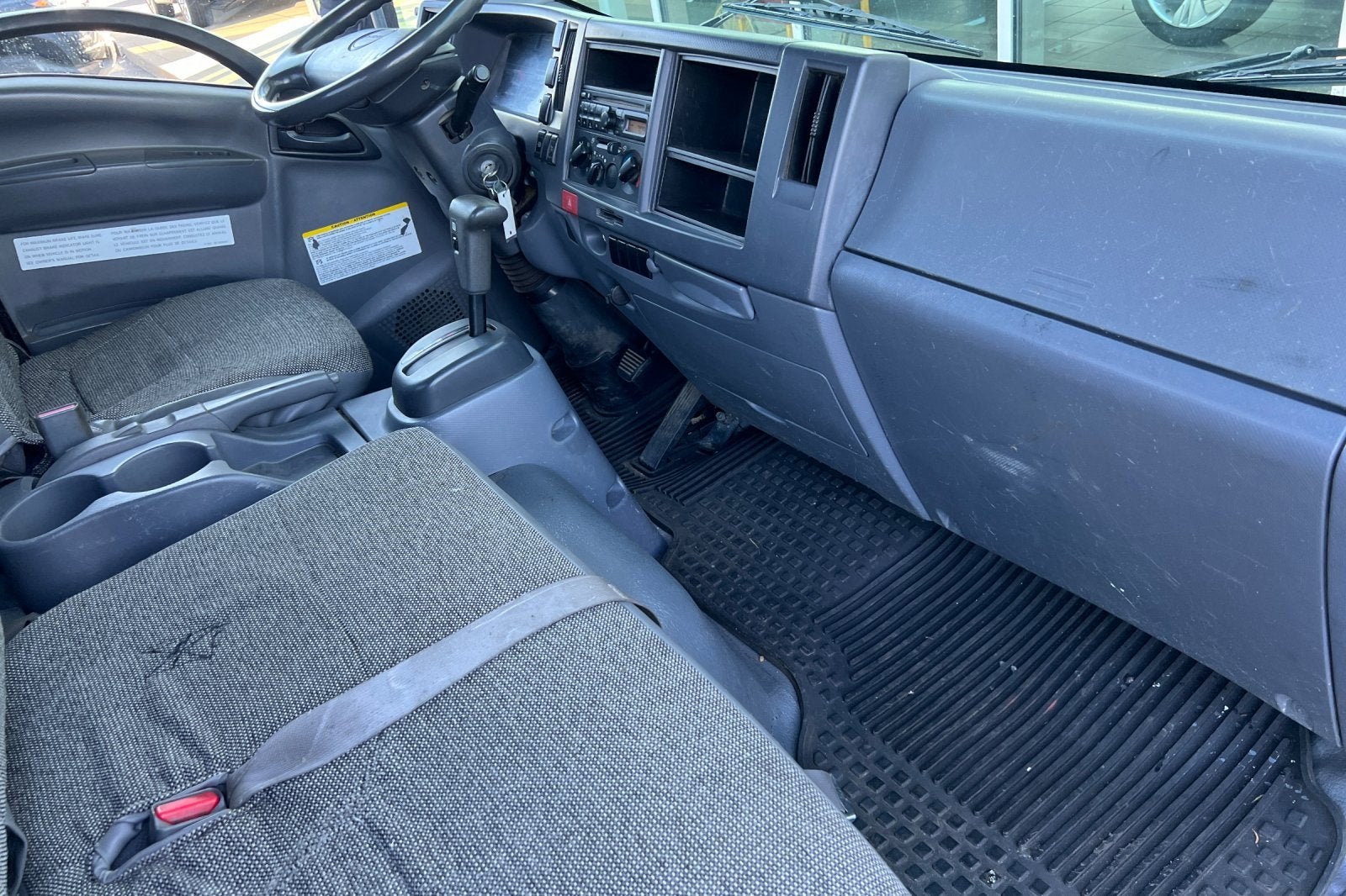 2009 Isuzu NPR HD DSL REG MT/NPR HD WHITE CAB IBT PWL