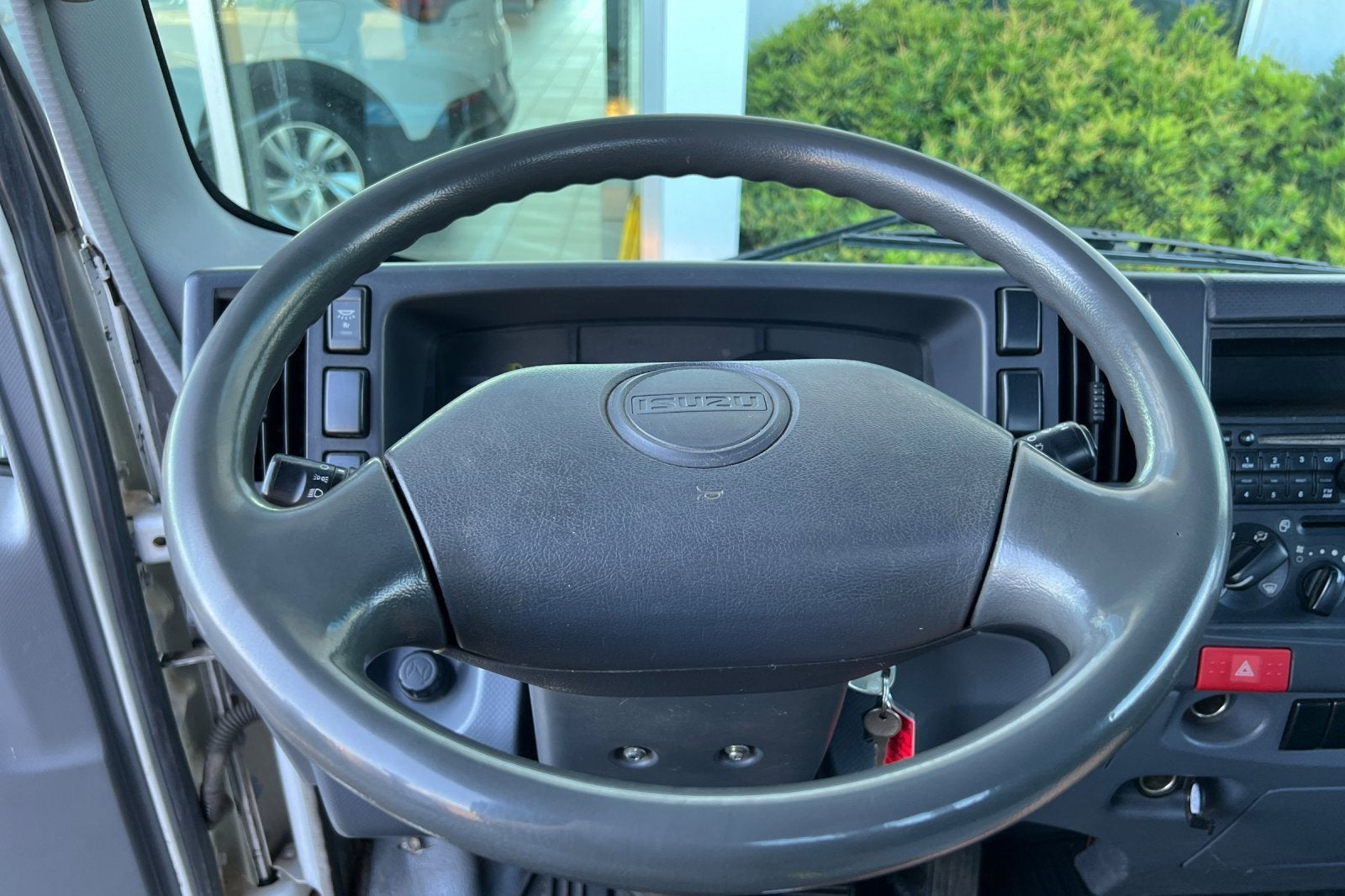 2009 Isuzu NPR HD DSL REG MT/NPR HD WHITE CAB IBT PWL