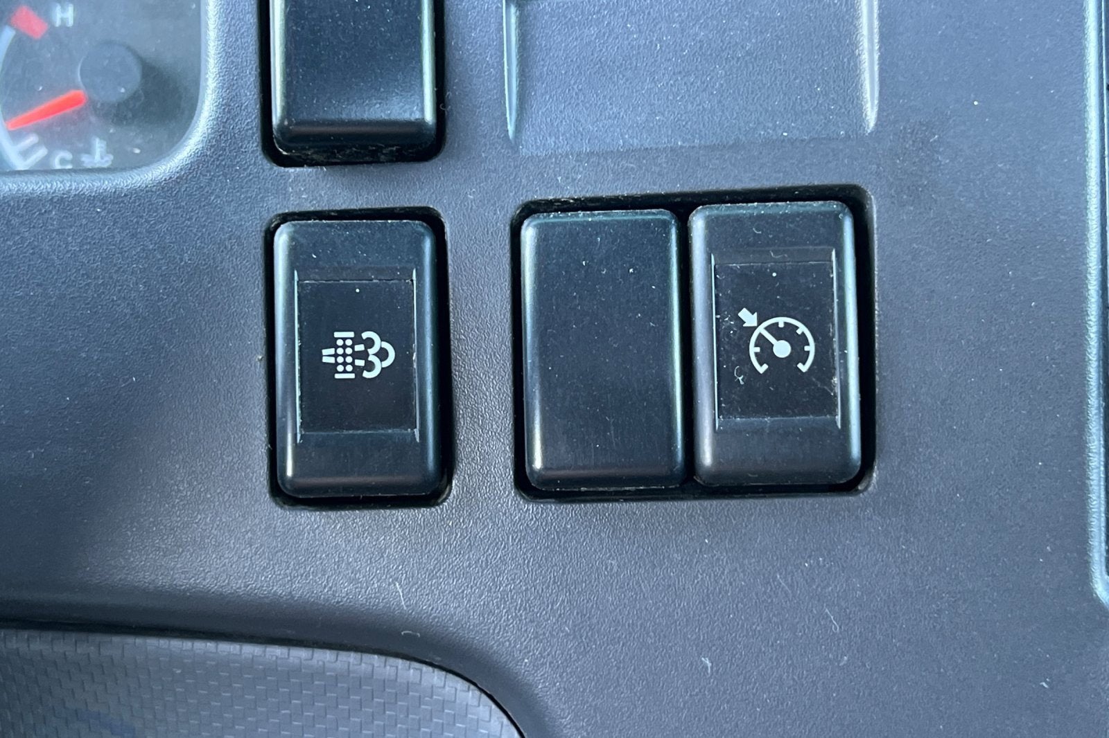 2009 Isuzu NPR HD DSL REG MT/NPR HD WHITE CAB IBT PWL