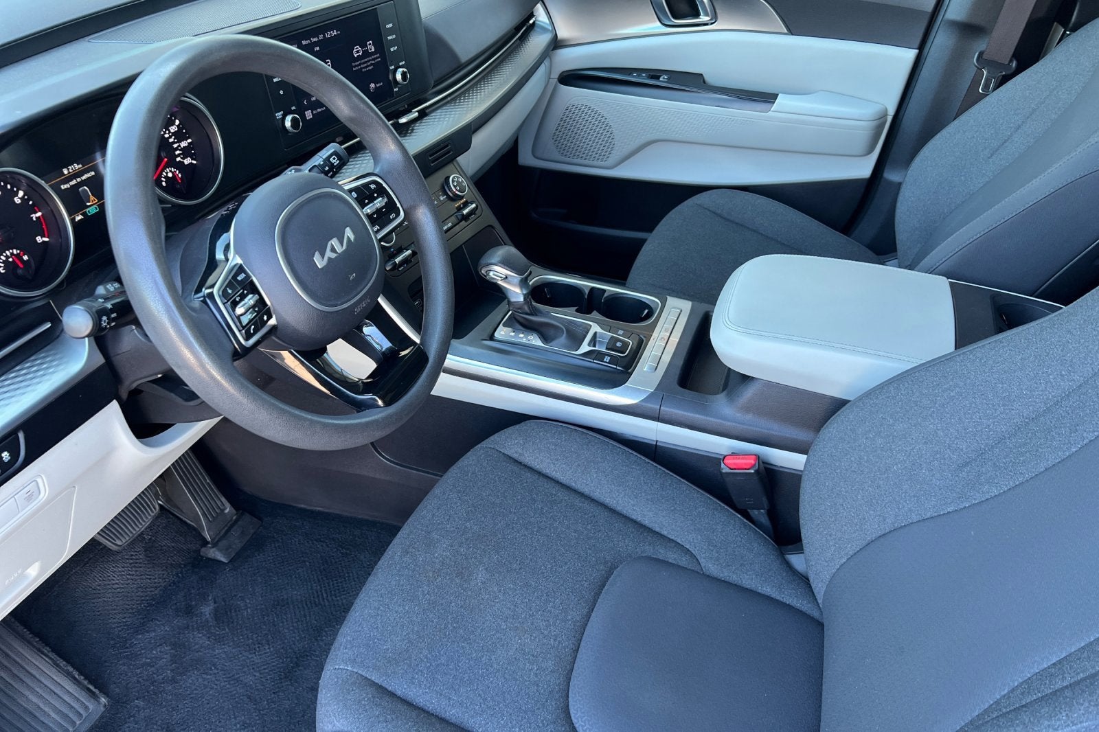 2022 Kia Carnival LX