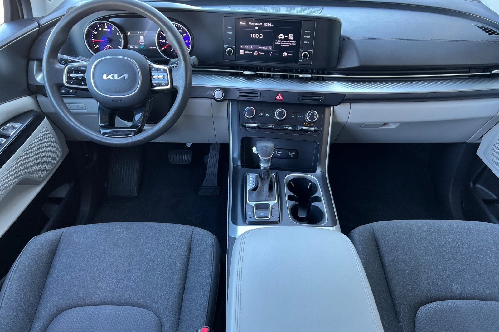 2022 Kia Carnival LX