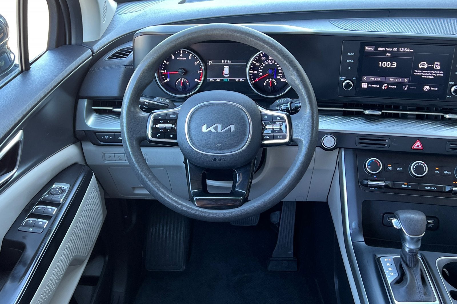 2022 Kia Carnival LX