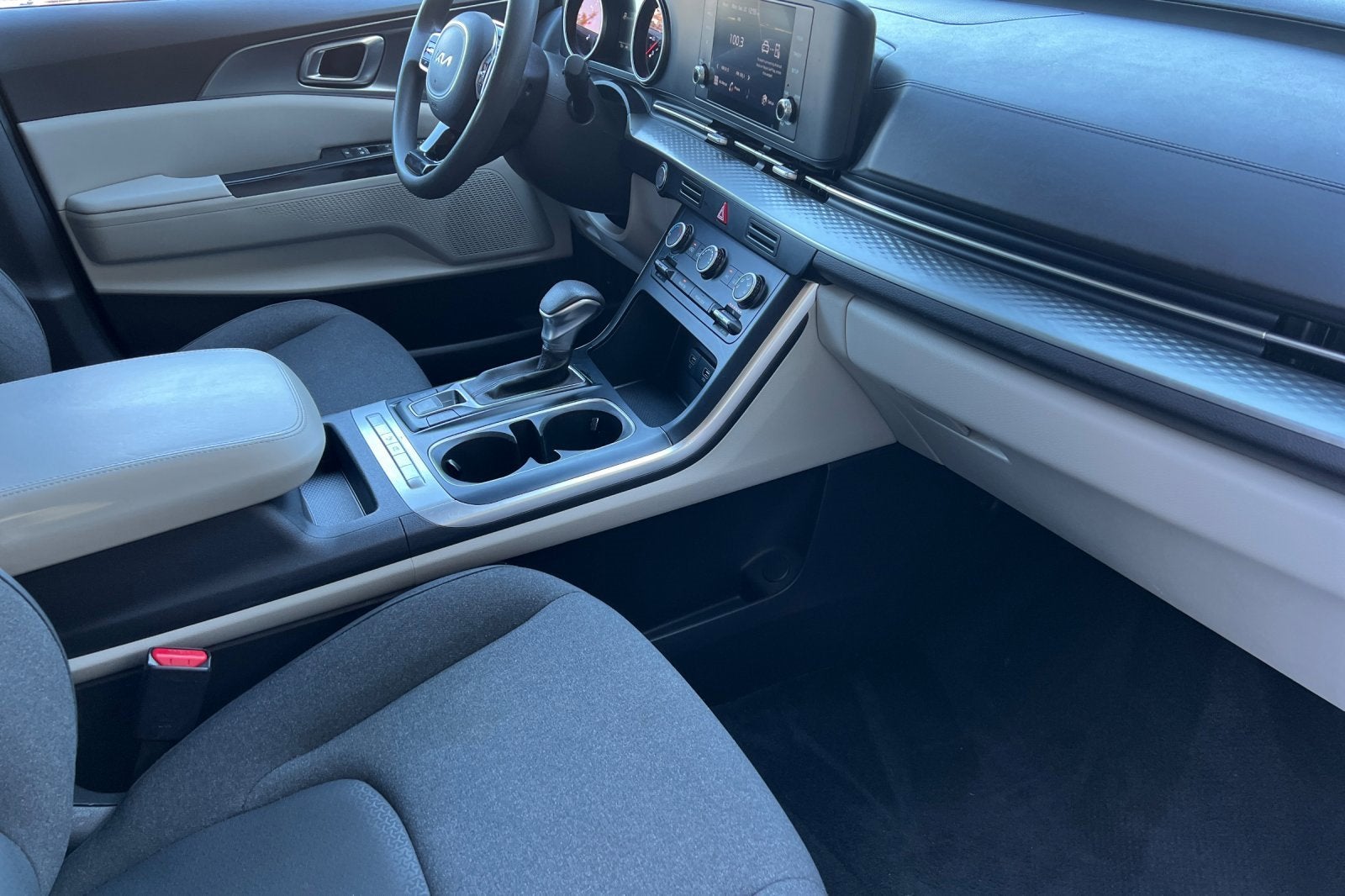 2022 Kia Carnival LX