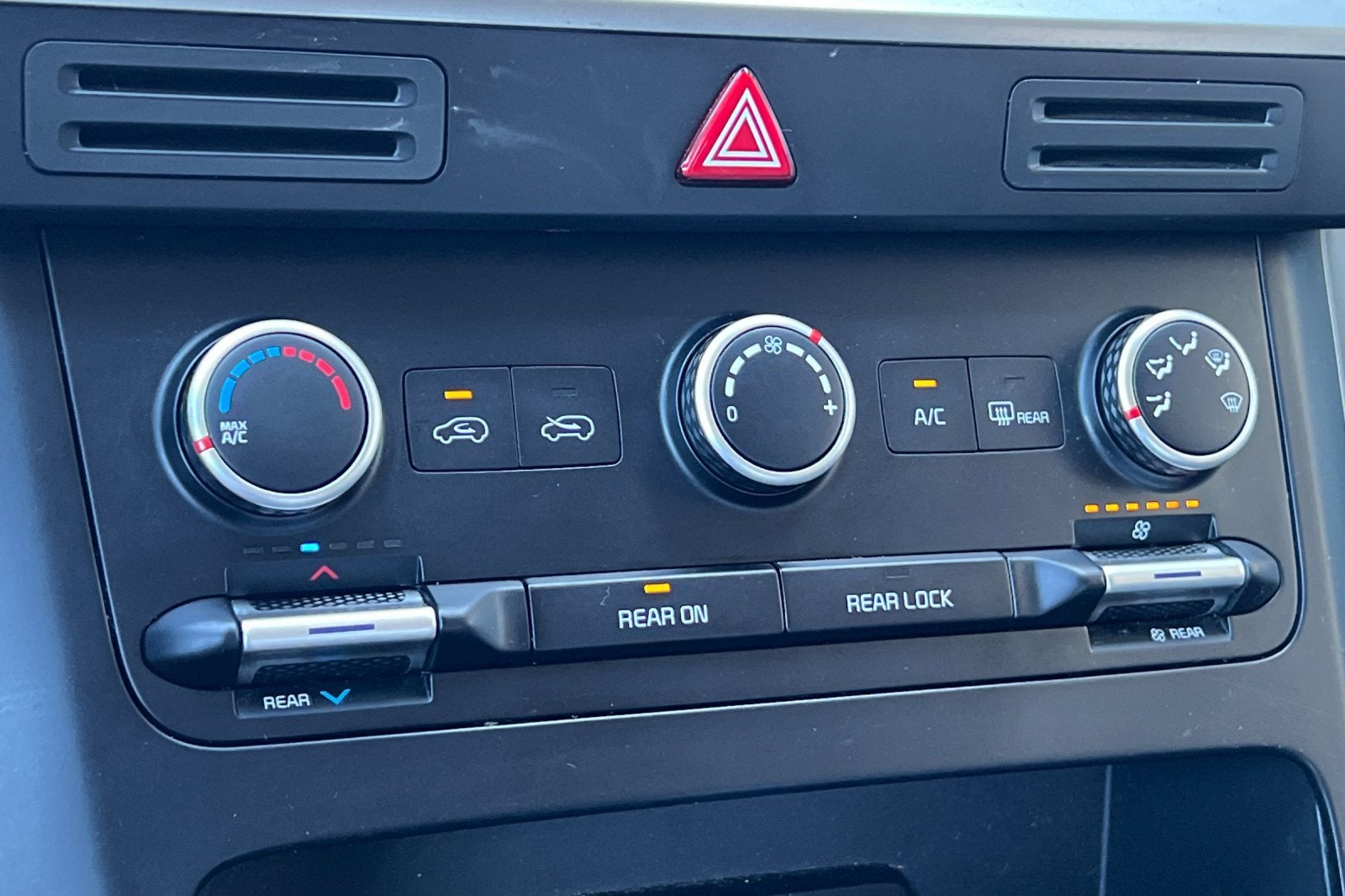 2022 Kia Carnival LX