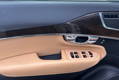 2017 Volvo XC90 Momentum